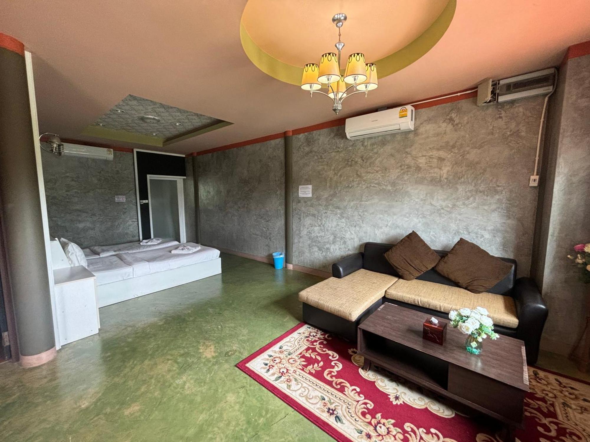 Revolution Kanchanaburi Adventure Hq Ban Chuk Kum Buitenkant foto